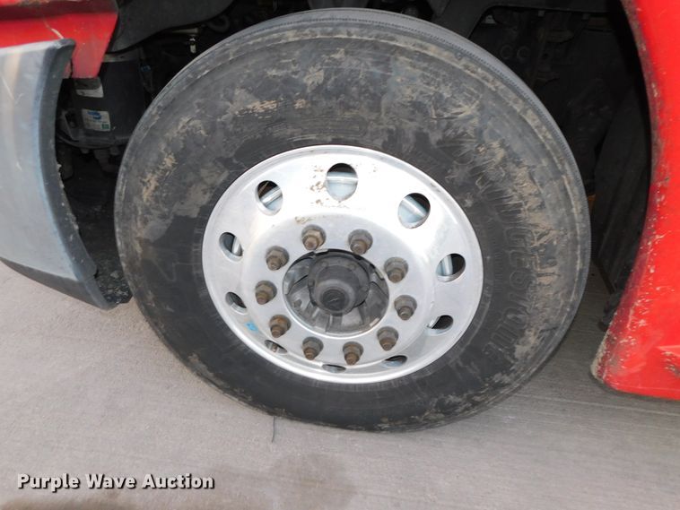 image for item DJ5874 2015 Freightliner Cascadia 125  semi truck