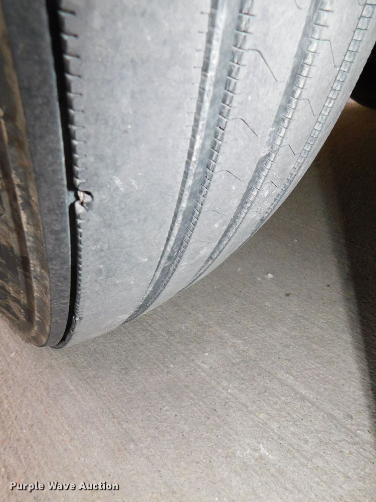 image for item DJ5874 2015 Freightliner Cascadia 125  semi truck