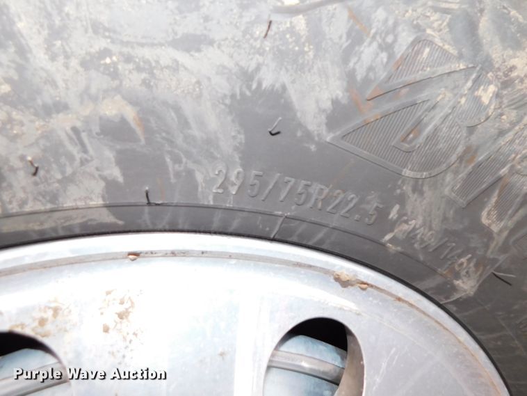 image for item DJ5874 2015 Freightliner Cascadia 125  semi truck