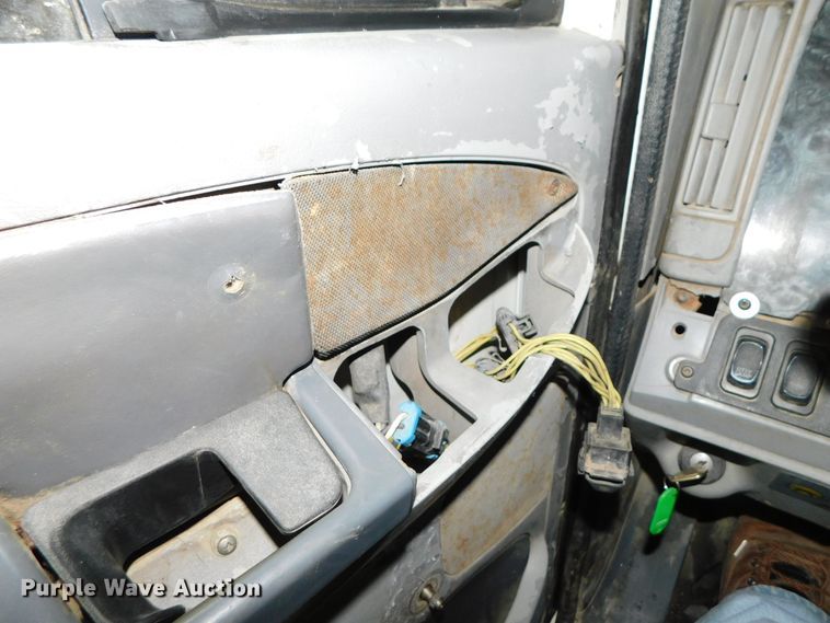 image for item DJ5892 2001 Freightliner Columbia  semi truck