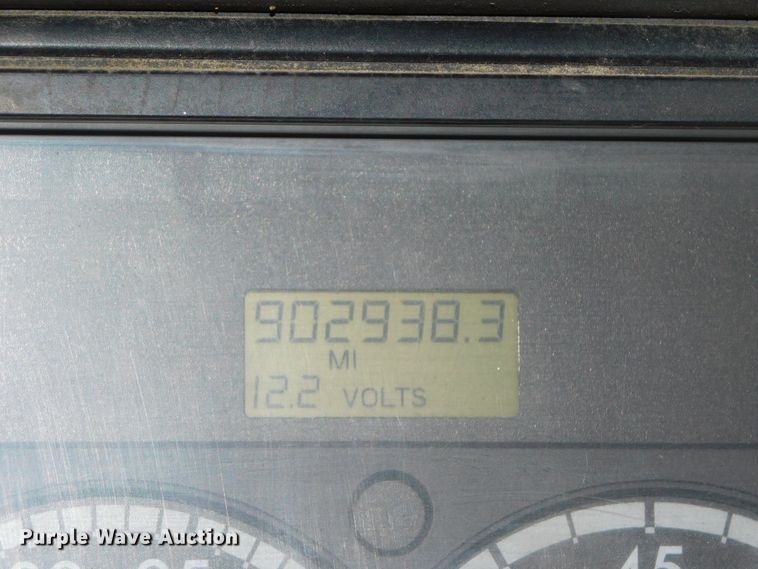 image for item DJ5892 2001 Freightliner Columbia  semi truck