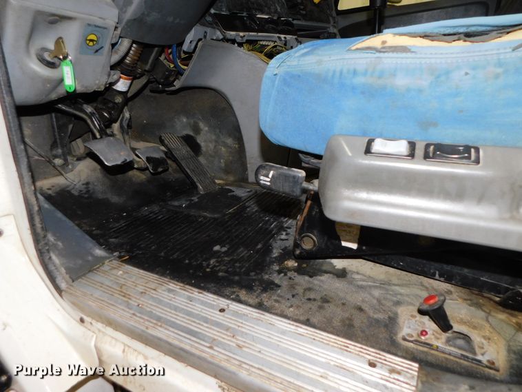 image for item DJ5892 2001 Freightliner Columbia  semi truck