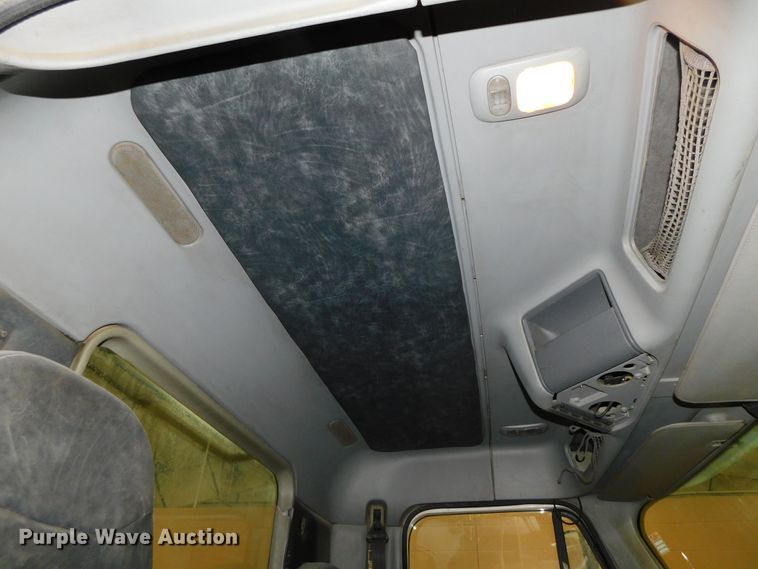 image for item DJ5892 2001 Freightliner Columbia  semi truck