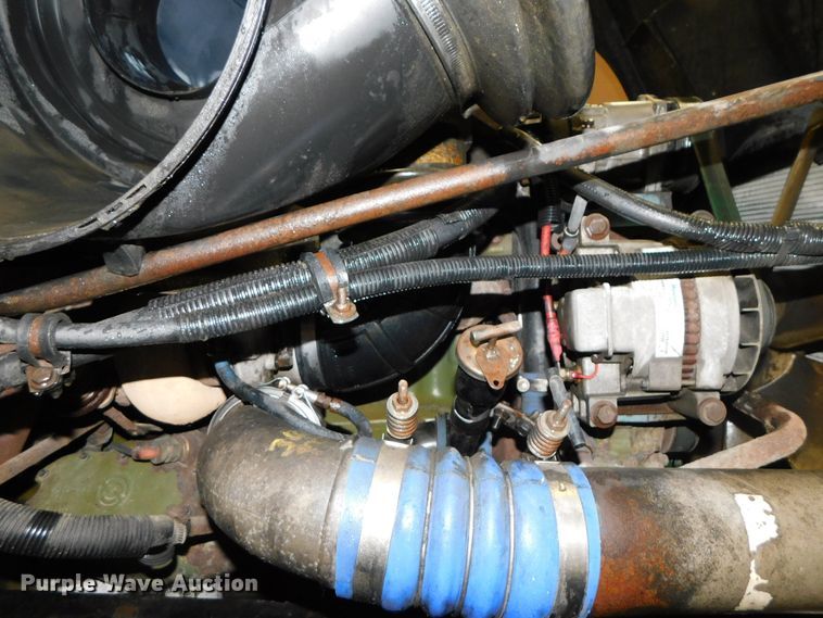 image for item DJ5892 2001 Freightliner Columbia  semi truck