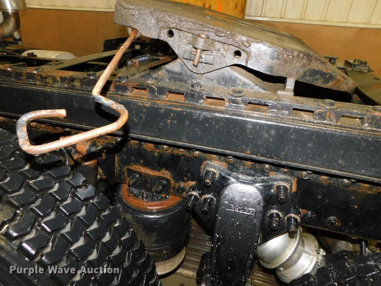 image for item DJ5892 2001 Freightliner Columbia  semi truck