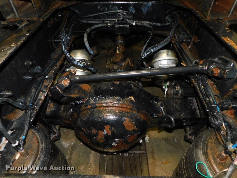 image for item DJ5892 2001 Freightliner Columbia  semi truck