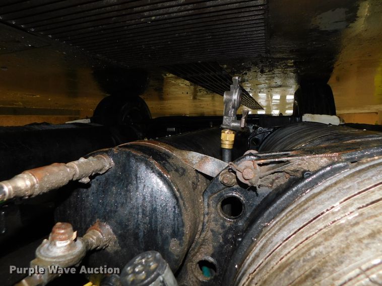 image for item DJ5892 2001 Freightliner Columbia  semi truck