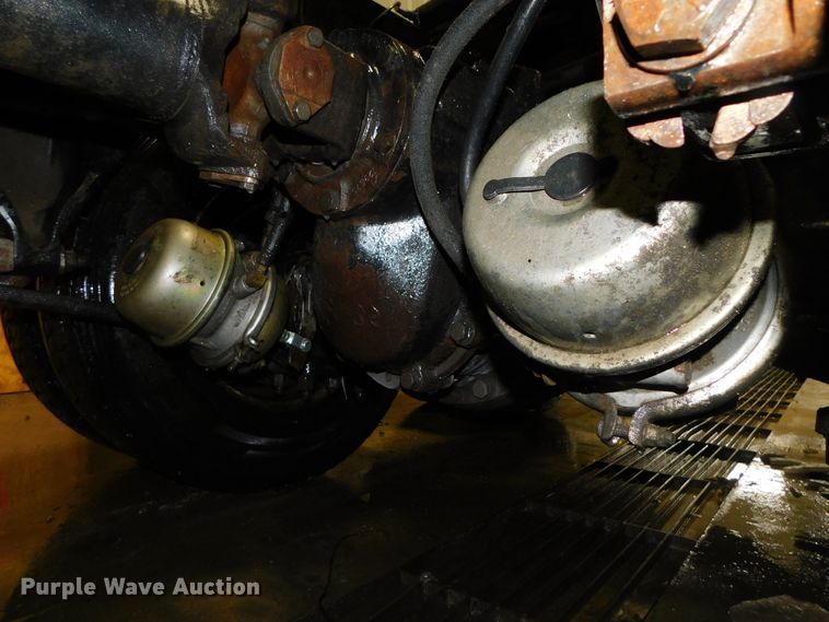 image for item DJ5892 2001 Freightliner Columbia  semi truck