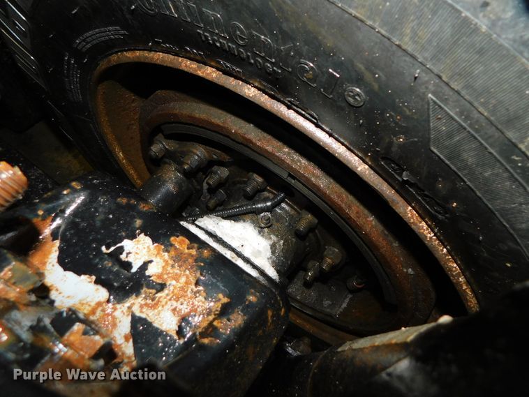 image for item DJ5892 2001 Freightliner Columbia  semi truck