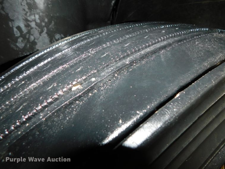 image for item DJ5892 2001 Freightliner Columbia  semi truck