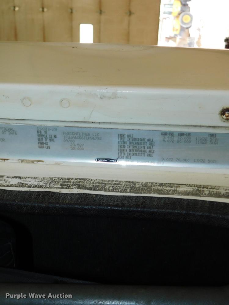 image for item DJ5892 2001 Freightliner Columbia  semi truck