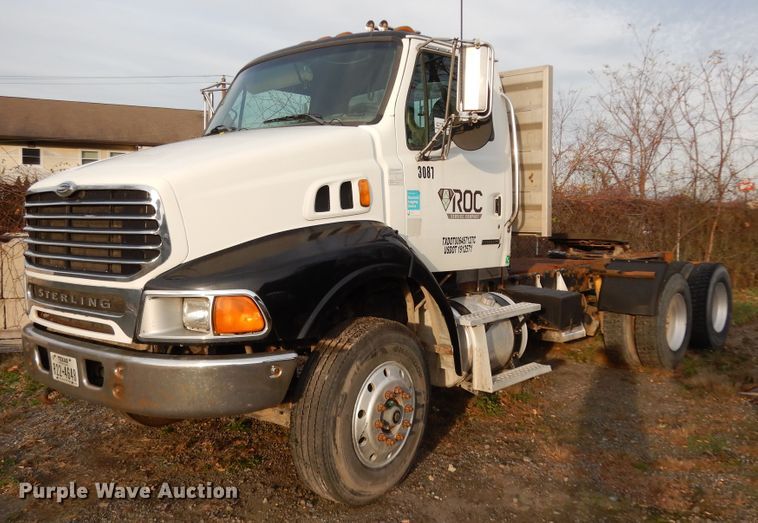 image for item DJ8067 2007 Sterling L-Line  semi truck