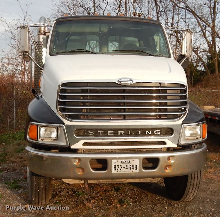 image for item DJ8067 2007 Sterling L-Line  semi truck