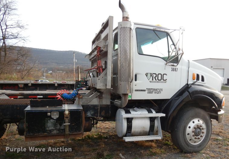 image for item DJ8067 2007 Sterling L-Line  semi truck