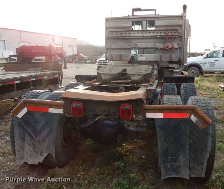 image for item DJ8067 2007 Sterling L-Line  semi truck