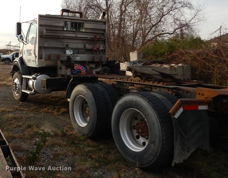 image for item DJ8067 2007 Sterling L-Line  semi truck