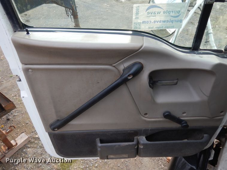 image for item DJ8067 2007 Sterling L-Line  semi truck