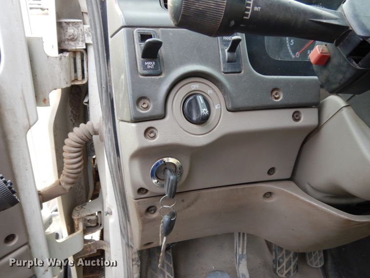 image for item DJ8067 2007 Sterling L-Line  semi truck