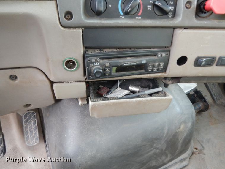 image for item DJ8067 2007 Sterling L-Line  semi truck