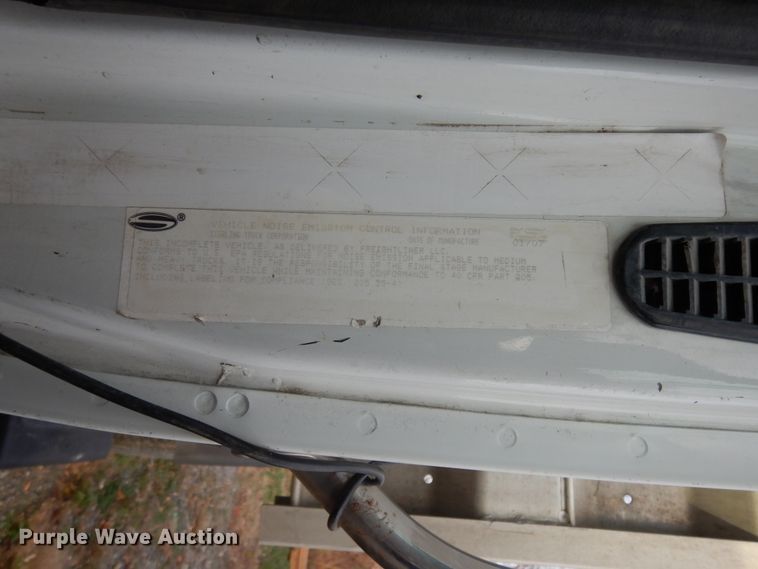 image for item DJ8067 2007 Sterling L-Line  semi truck