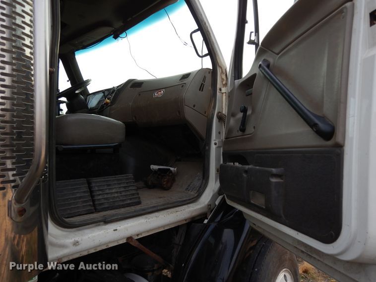 image for item DJ8067 2007 Sterling L-Line  semi truck