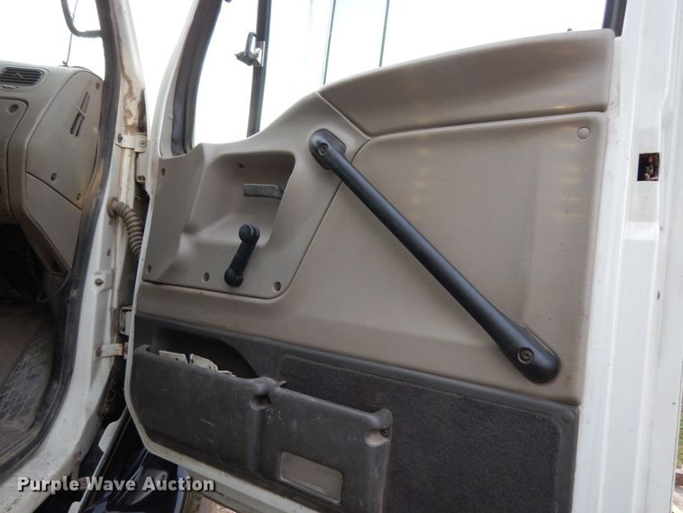 image for item DJ8067 2007 Sterling L-Line  semi truck