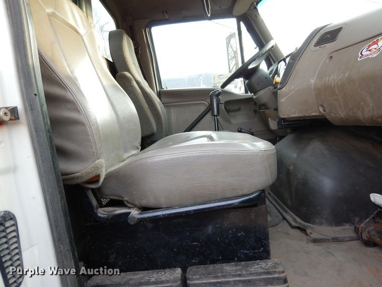 image for item DJ8067 2007 Sterling L-Line  semi truck