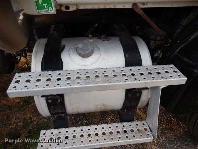 image for item DJ8067 2007 Sterling L-Line  semi truck