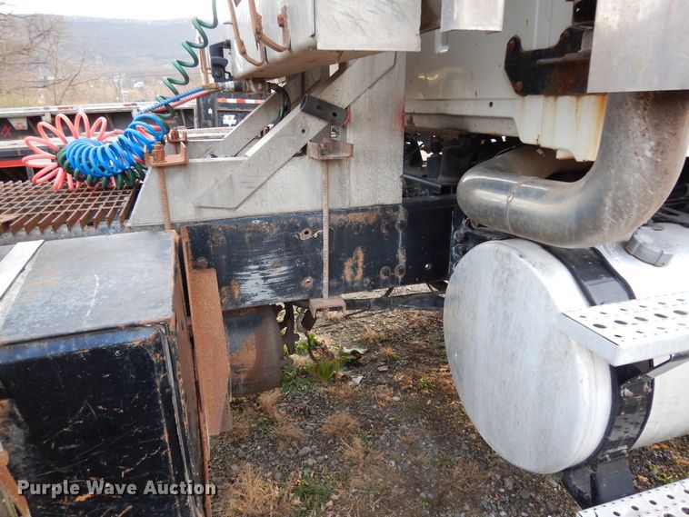 image for item DJ8067 2007 Sterling L-Line  semi truck