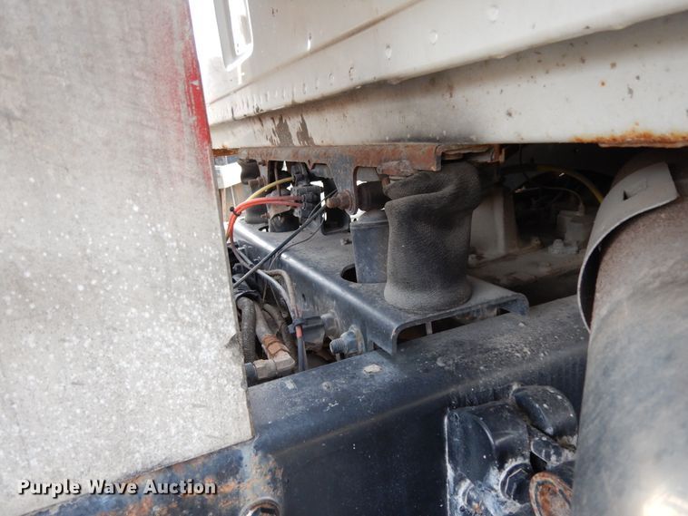 image for item DJ8067 2007 Sterling L-Line  semi truck