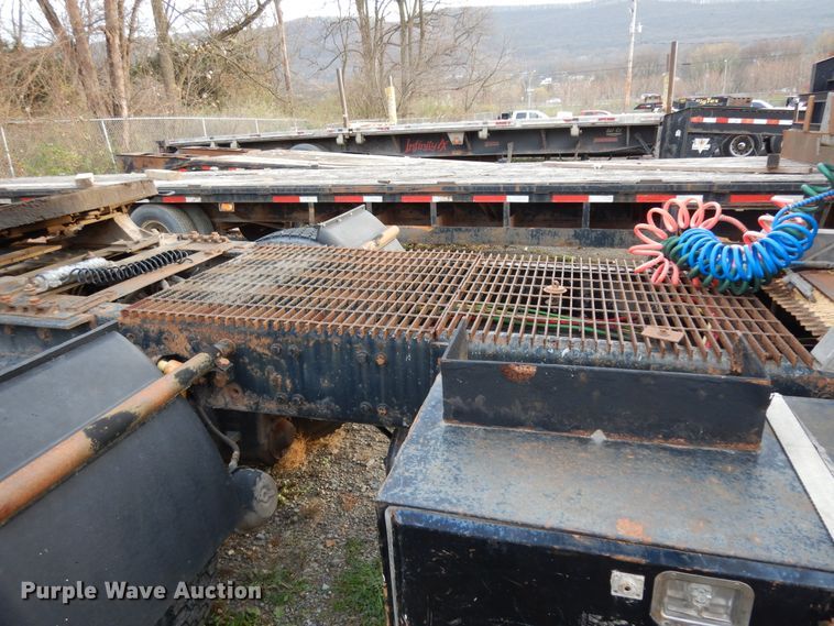 image for item DJ8067 2007 Sterling L-Line  semi truck