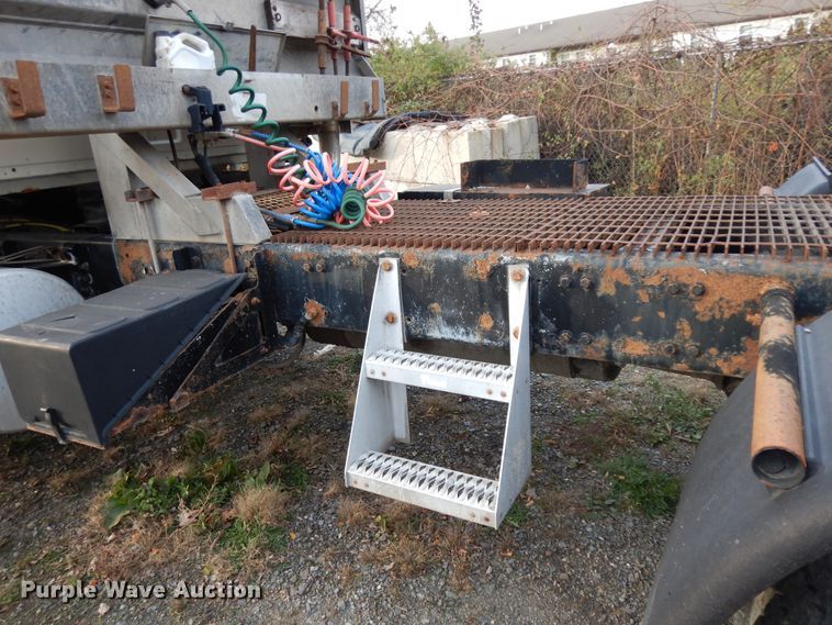 image for item DJ8067 2007 Sterling L-Line  semi truck