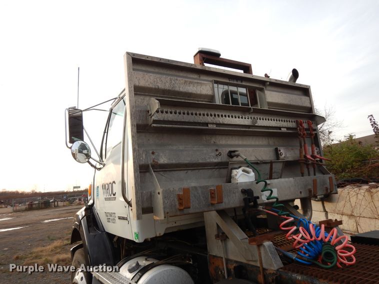 image for item DJ8067 2007 Sterling L-Line  semi truck