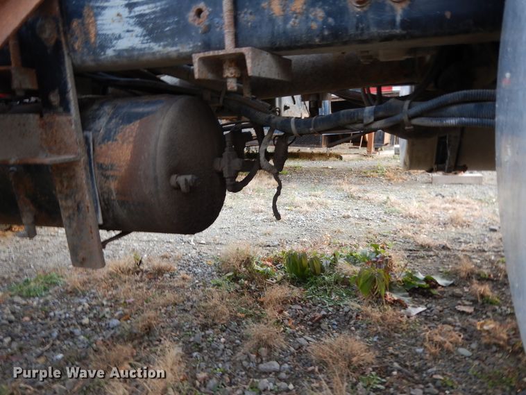 image for item DJ8067 2007 Sterling L-Line  semi truck