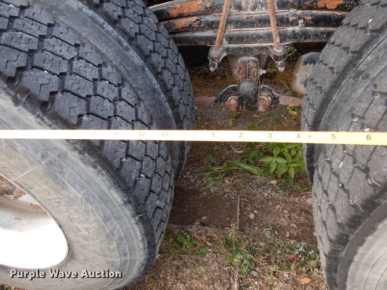 image for item DJ8067 2007 Sterling L-Line  semi truck