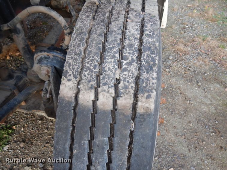 image for item DJ8067 2007 Sterling L-Line  semi truck