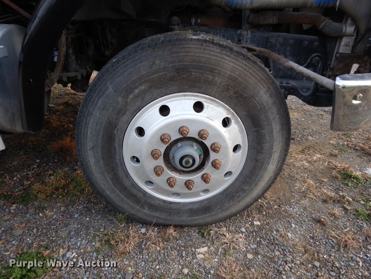 image for item DJ8067 2007 Sterling L-Line  semi truck