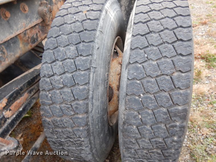 image for item DJ8067 2007 Sterling L-Line  semi truck