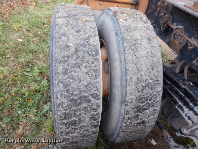 image for item DJ8067 2007 Sterling L-Line  semi truck