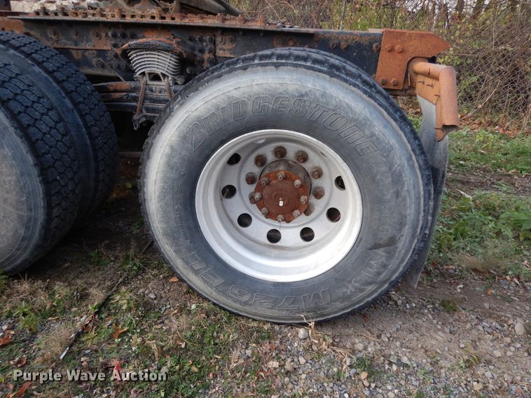 image for item DJ8067 2007 Sterling L-Line  semi truck