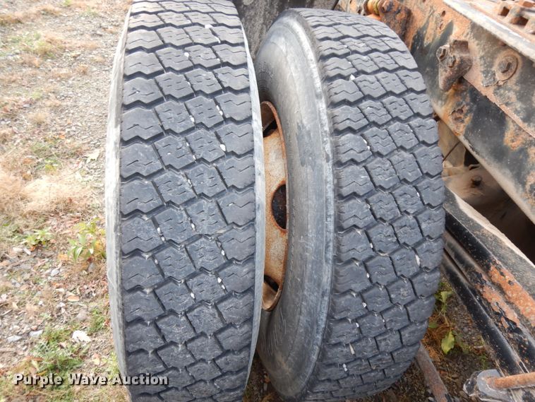 image for item DJ8067 2007 Sterling L-Line  semi truck