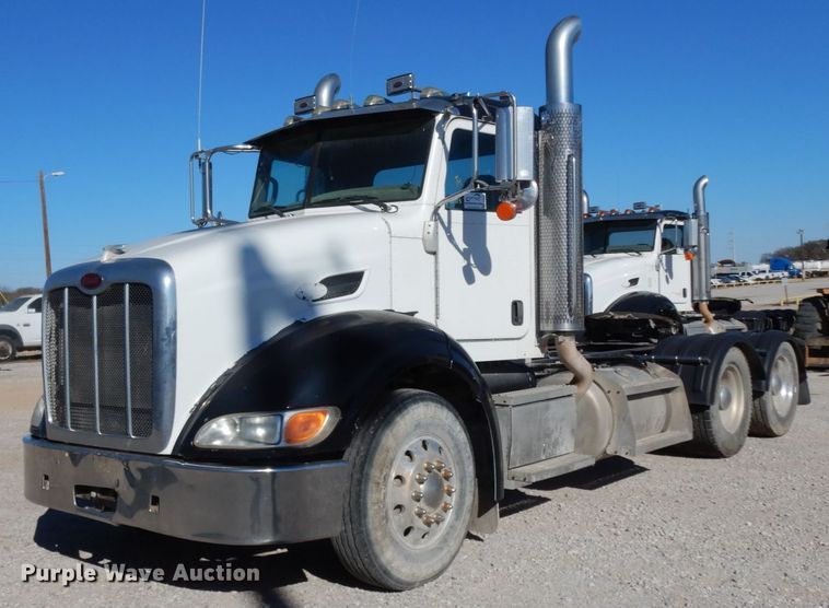image for item DJ8102 2009 Peterbilt 384  semi truck