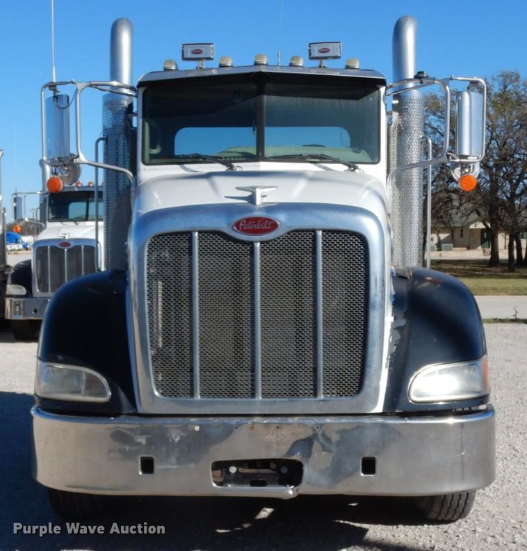 image for item DJ8102 2009 Peterbilt 384  semi truck