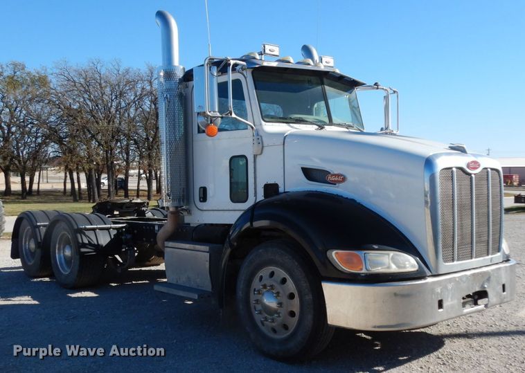 image for item DJ8102 2009 Peterbilt 384  semi truck