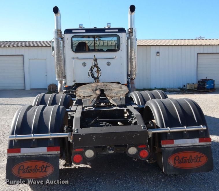 image for item DJ8102 2009 Peterbilt 384  semi truck