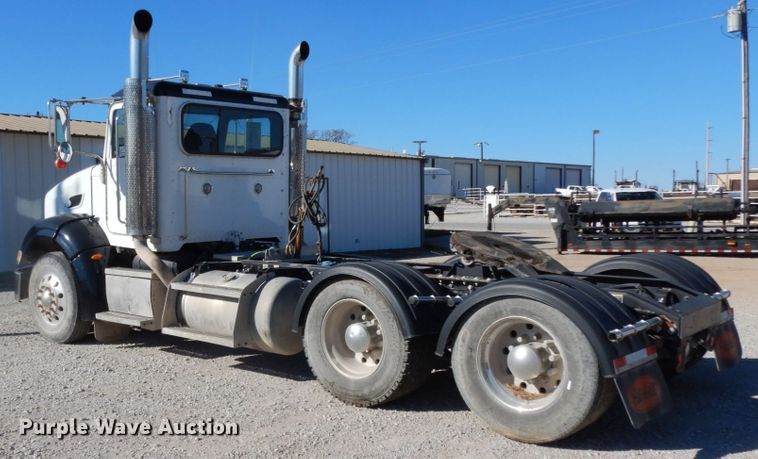 image for item DJ8102 2009 Peterbilt 384  semi truck