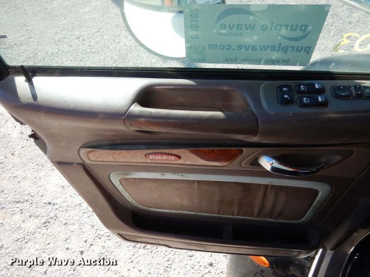 image for item DJ8102 2009 Peterbilt 384  semi truck