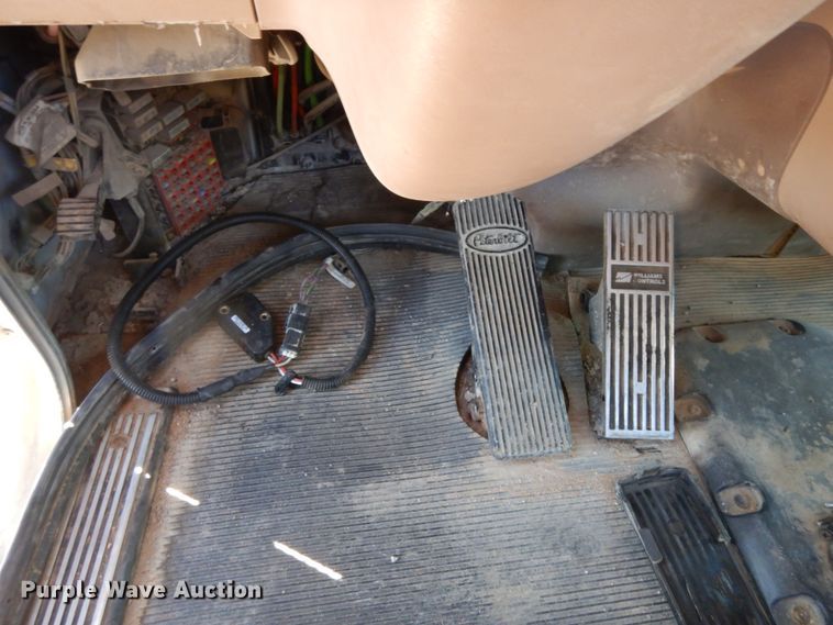 image for item DJ8102 2009 Peterbilt 384  semi truck