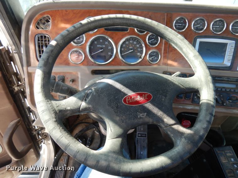 image for item DJ8102 2009 Peterbilt 384  semi truck