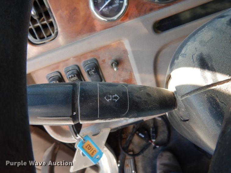 image for item DJ8102 2009 Peterbilt 384  semi truck